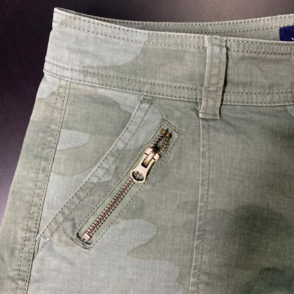 NWT American Eagle Camo Shortie Shorts - Picture 3 of 4